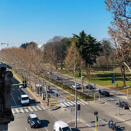 Apartamento Large Near Bocconi Milão