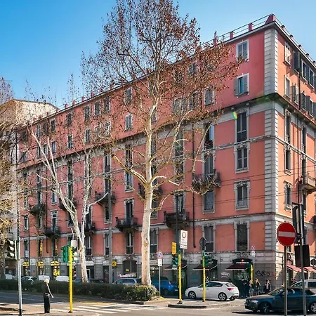 Large Near Bocconi Apartamento